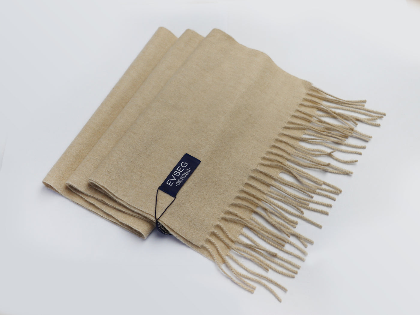 Light beige cashmere scarf with fringed edges, made from 100% Mongolian cashmere