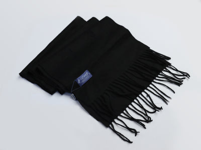 Elegant black cashmere scarf with fringed edges, made from 100% Mongolian cashmere