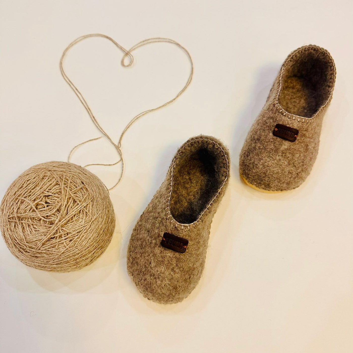 Handmade eco-friendly kids' felt shoes made from natural wool with a soft and cozy design. Ideal for warmth and comfort during winter.